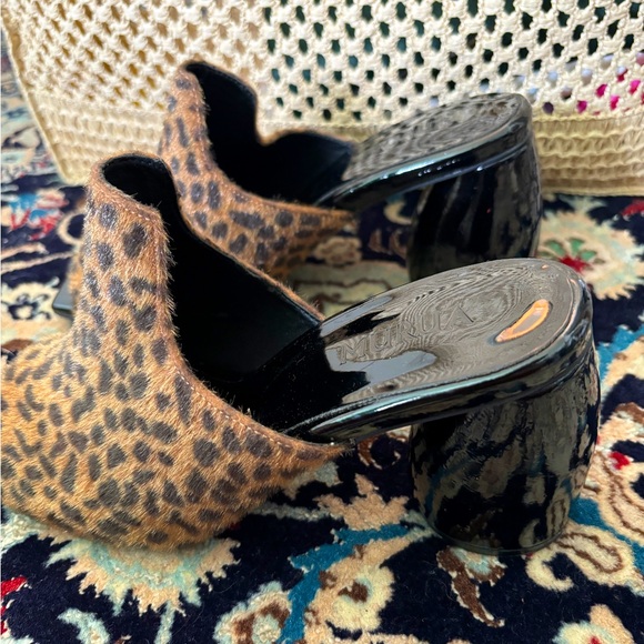 Leopard Wide Heel Sandals - Picture 4 of 6
